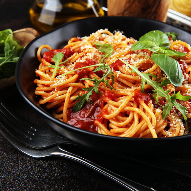 San Marzano Tomatensauce angerichtet mit klassischen Spaghetti