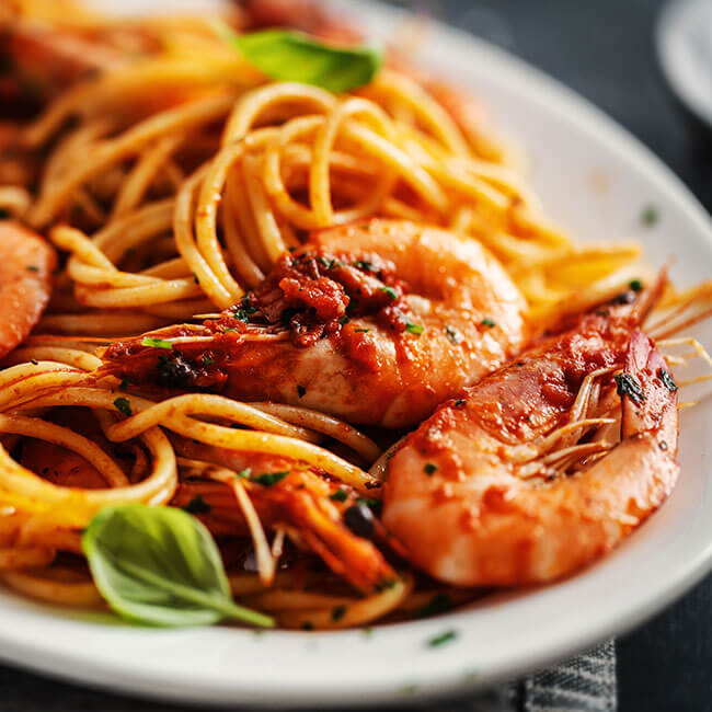 Spaghetti Frutti di Mare. Die Shrimps ergänzen sich perfekt mit den Datteltomaten. Ihr süßer Geschmack kommt hier besonders zur Geltung