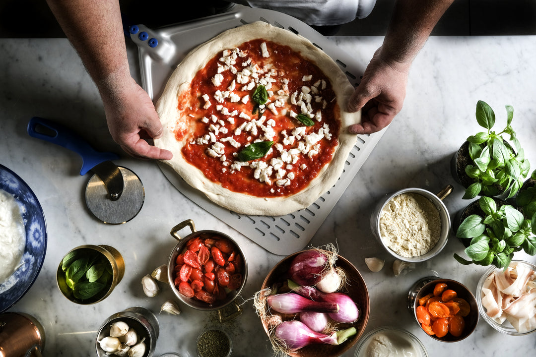 Gi Metal - Azzurra Pizzaschieber perforiert | Ø 30 cm | Stiel 60 cm | eckig